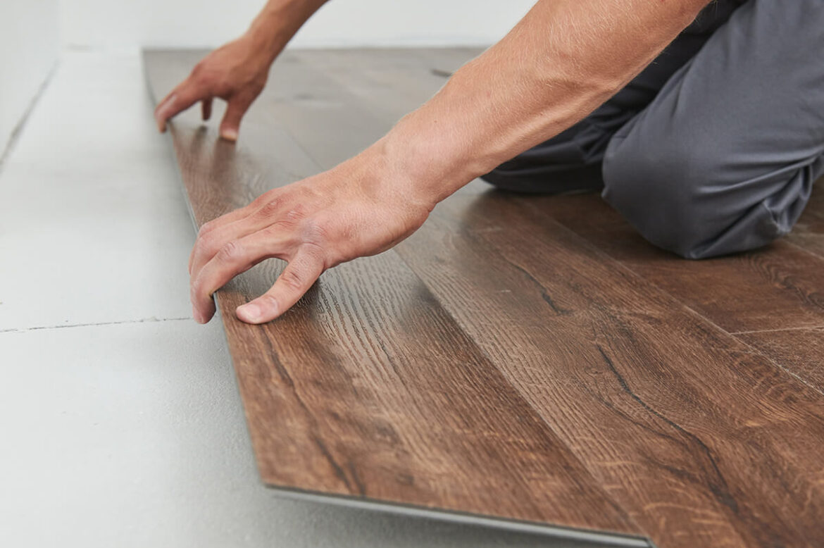 7 Ways Warm-Toned Wood-Look Vinyl Planks Create a Cozy Home Atmosphere